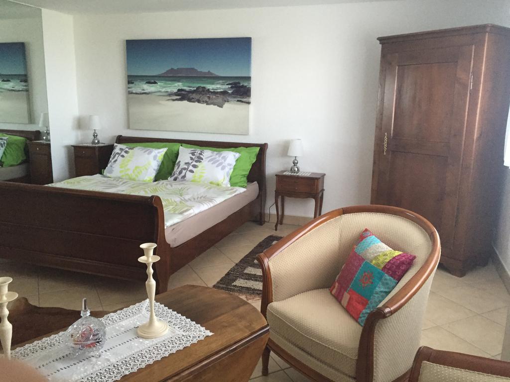ブロネ Magie Du Leman Bed & Breakfast エクステリア 写真